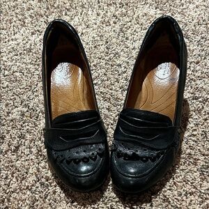 Clark’s Black Leather Heeled Loafers 7.5